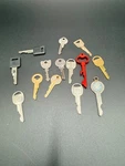 Lot Of 14 Mixed Keys Gm Yale Blanks +red Bottle Opener Tool. Fixed Price $10.00.