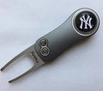 New York Ny Yankees Pitchfix Switchblade 2.0 Golf Divot Tool With Ball Marker. Fixed Price $17.95.
